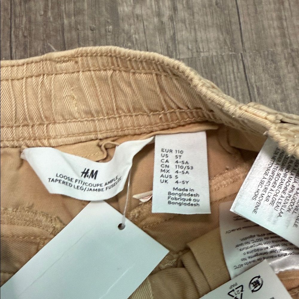 H&M Boy's Loose Fit Tapered Twill Chinos, Size 5T - Picture 4 of 6